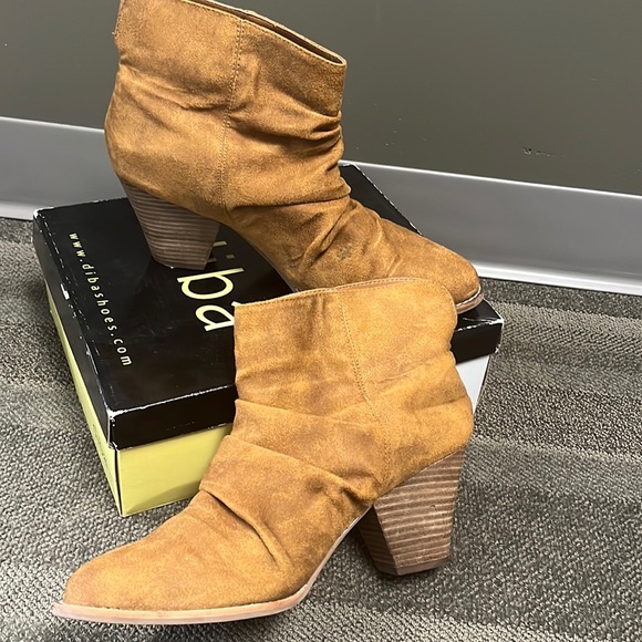 Diva booties, size 11M, Cognac, suede, good condition - Picture 1 of 1